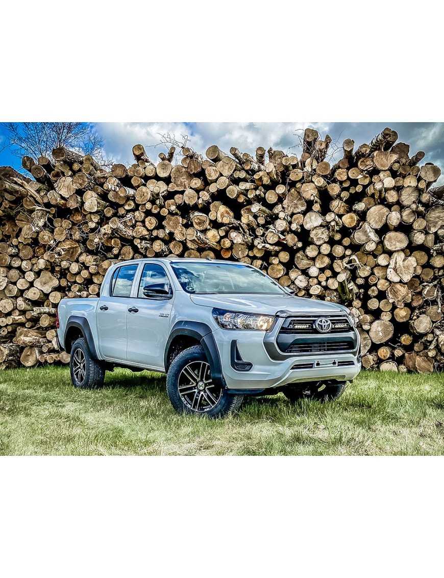 Zestaw dwóch lamp LAZER Linear 6 z systemem montażu w fabrycznym grillu - Toyota Hilux (2021 -)