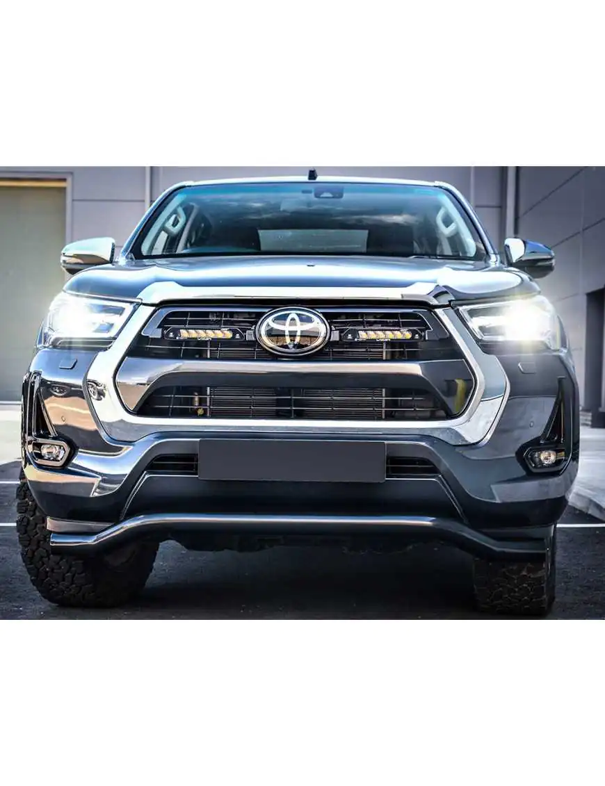 Set of two LAZER Linear 6 lamps with factory grille mounting system - Toyota Hilux (2021 -)