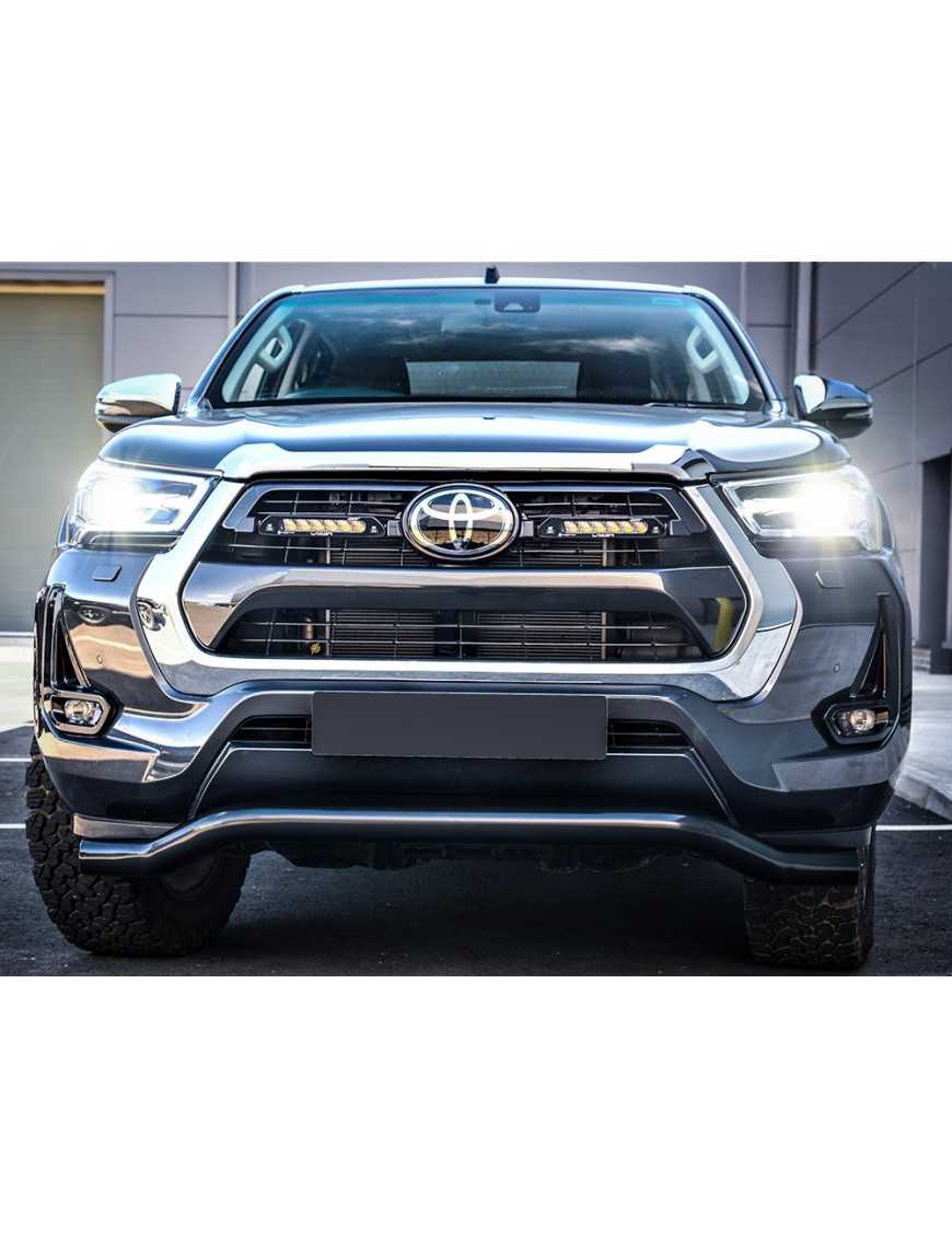 Zestaw dwóch lamp LAZER Linear 6 z systemem montażu w fabrycznym grillu - Toyota Hilux (2021 -)