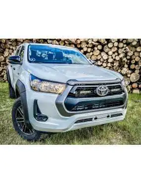 Zestaw dwóch lamp LAZER Linear 6 z systemem montażu w fabrycznym grillu - Toyota Hilux (2021 -) | Szekla4x4.pl