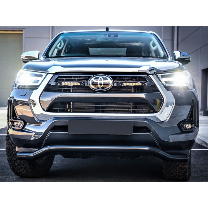 Zestaw dwóch lamp LAZER Linear 6 Elite z systemem montażu w fabrycznym grillu - Toyota Hilux (2021 -)