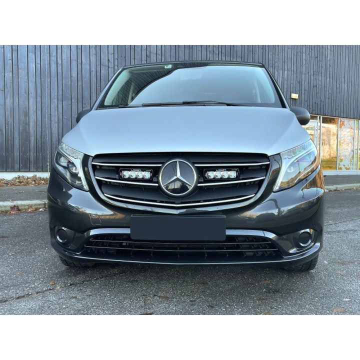Zestaw dwóch lamp LAZER ST4 EVO z systemem montażu w fabrycznym grillu - Mercedes-Benz Vito (2020 -) - ujęcie 3