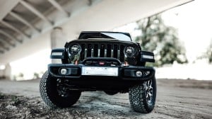 Jeep Wrangler JLU 2,5 lift Metalcloak - FOX Shocks - wyciągarka WARN