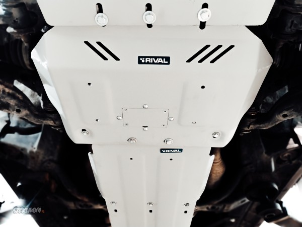 Montaż osłon RIVAL do Toyota FJ Cruiser – profesjonalna ochrona podwozia w Szekla 4x4