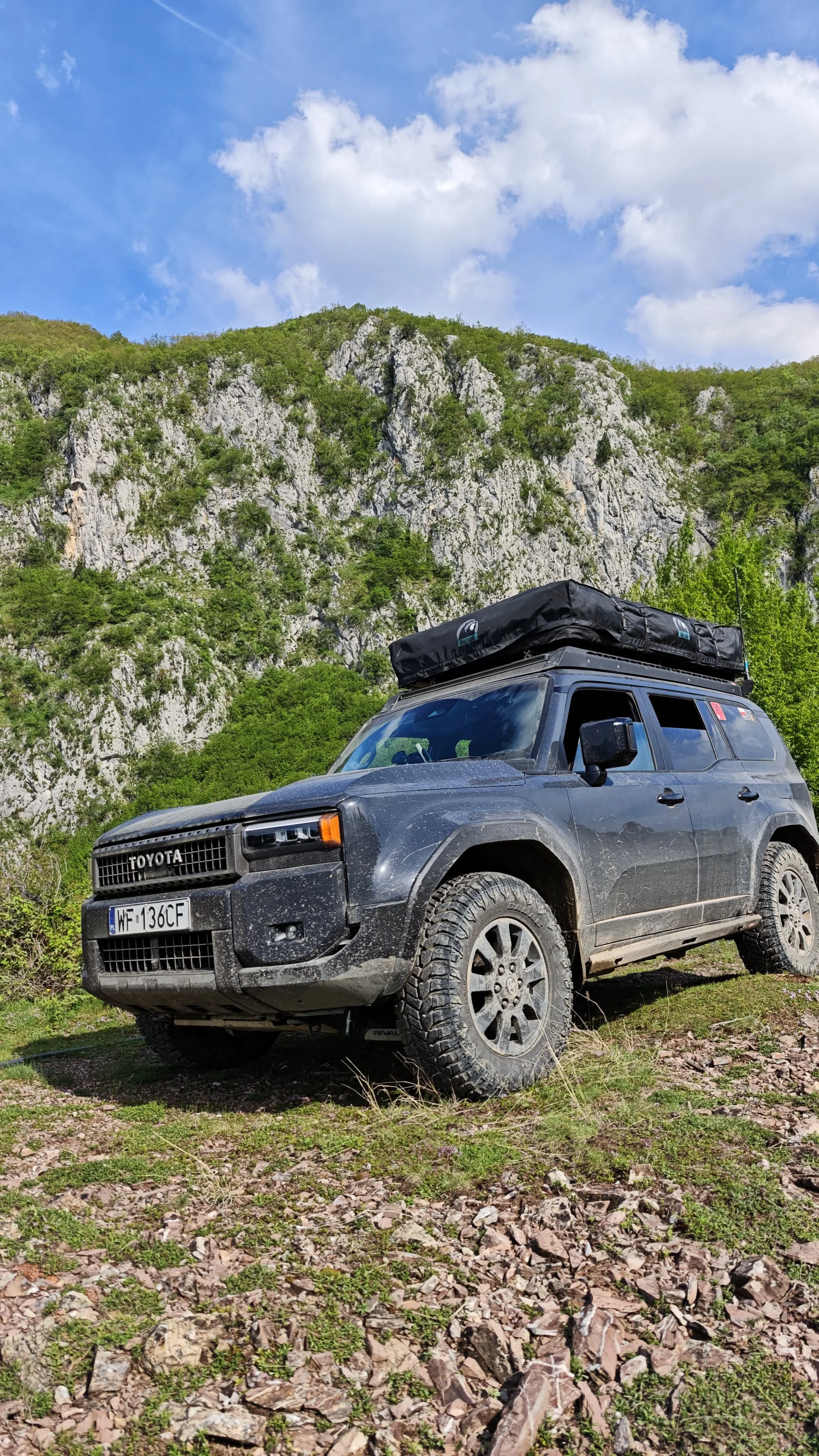Montaż Namiotu Dachowego na Toyocie LAnd Cruiser 250