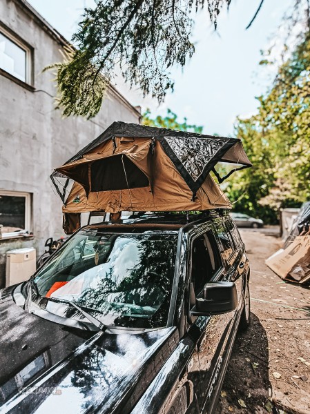 montaż namiotu dachowego Wildcamp