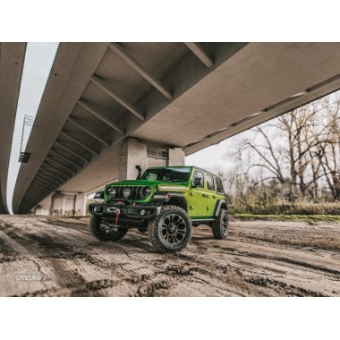 Kompleksowa modyfikacja Jeep Wrangler JL – zawieszenie MetalCloak, amortyzatory Öhlins i akcesoria off-road