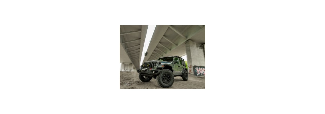 Jeep Wrangler JLU 4XE - czyli jak stworzyć z niego idealnego towarzysza przygód! - Clayton Lift i Amortyzatory FOX