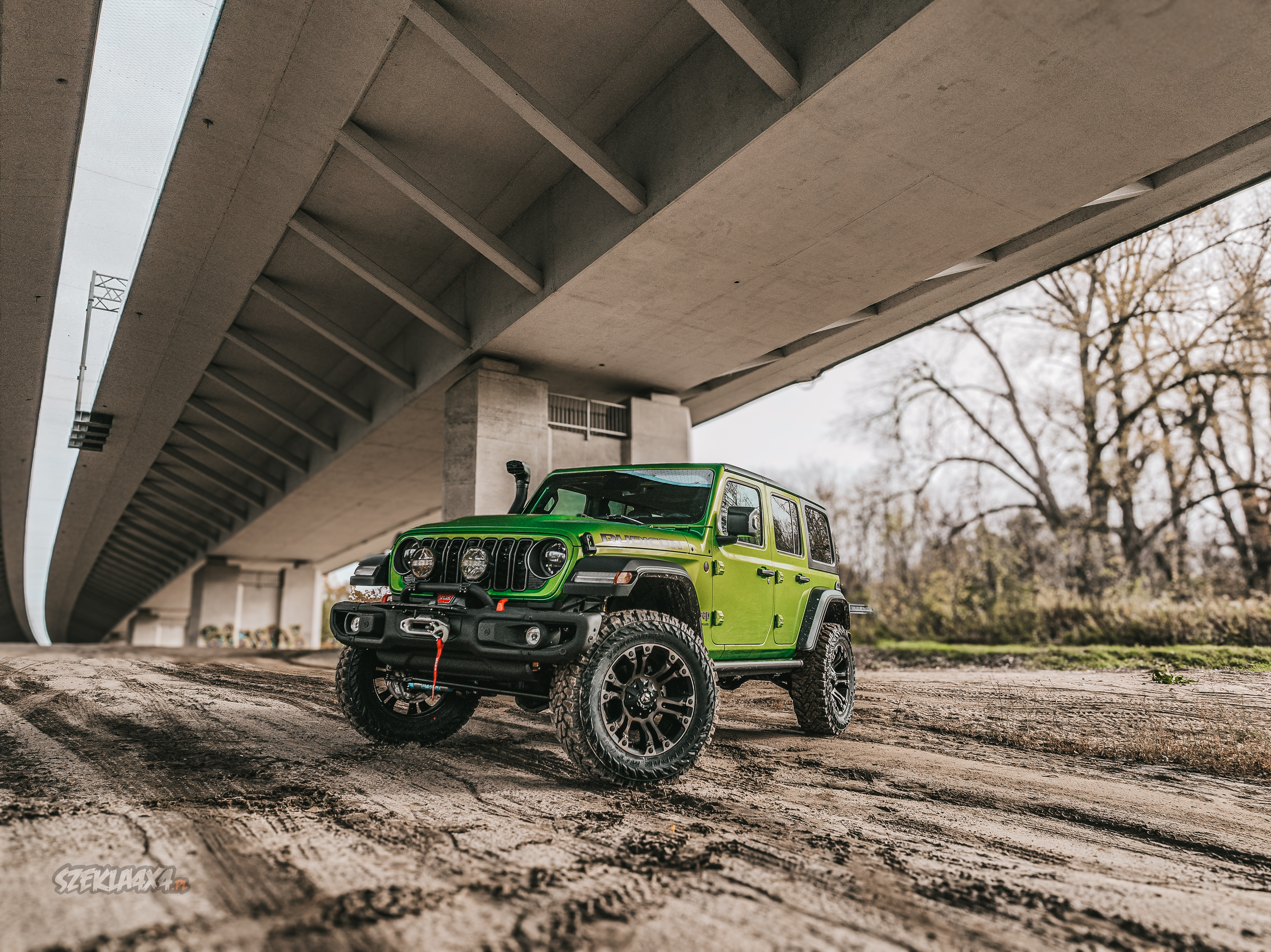 Kompleksowa modyfikacja Jeep Wrangler JL – zawieszenie MetalCloak, amortyzatory Öhlins i akcesoria off-road
