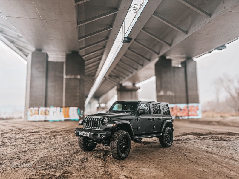 Metalcloak Black w Jeep Wrangler JLU – test nowego zawieszenia, które wyznacza nowy standard komfortu i kontroli